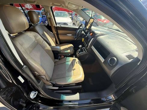 Used 2014 Jeep Compass Latitude FWD image 10