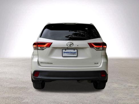 Used 2018 Toyota Highlander XLE image 8