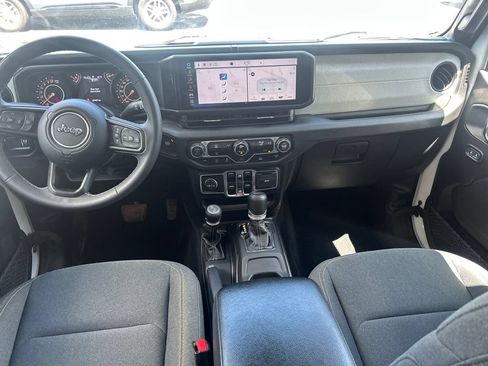 Used 2025 Jeep Gladiator Sport AWD/4WD image 15