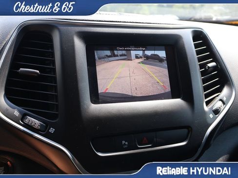 Used 2020 Jeep Cherokee Latitude Plus w/ Cold Weather Group AWD/4WD image 34