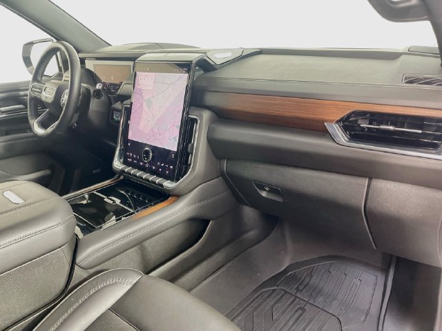 Used 2025 GMC Yukon Denali AWD/4WD image 32