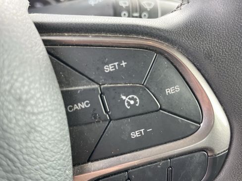 Used 2022 Jeep Renegade Latitude AWD/4WD image 14