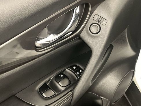 Used 2020 Nissan Rogue S AWD/4WD image 15