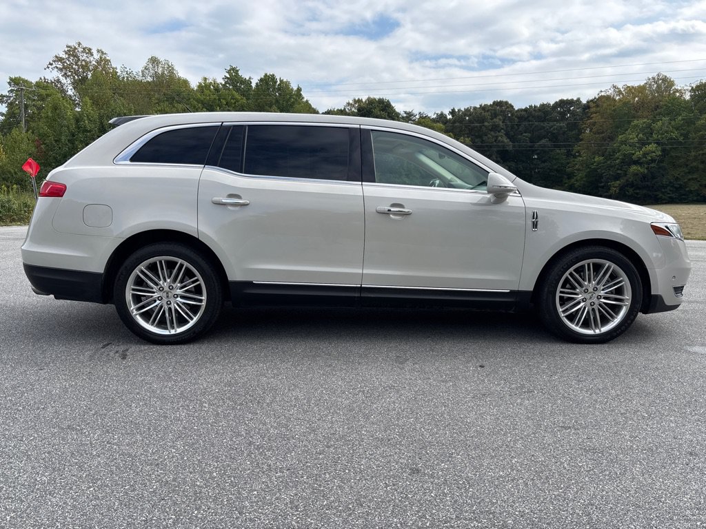 Used 2019 Lincoln MKT AWD image 6