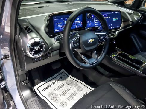 Used 2026 Chevrolet Equinox EV LT w/ Comfort Package FWD image 13