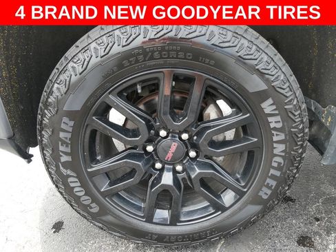 Used 2021 GMC Sierra 1500 Elevation w/ LPO, Elevation Black Package AWD/4WD image 4
