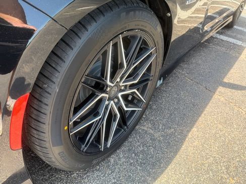 Used 2019 Dodge Charger Scat Pack RWD image 9