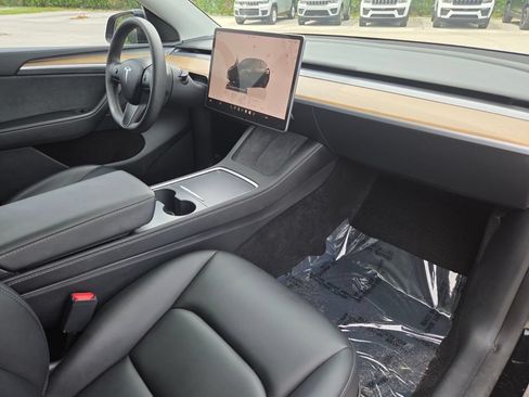 Used 2023 Tesla Model Y Long Range AWD/4WD image 14