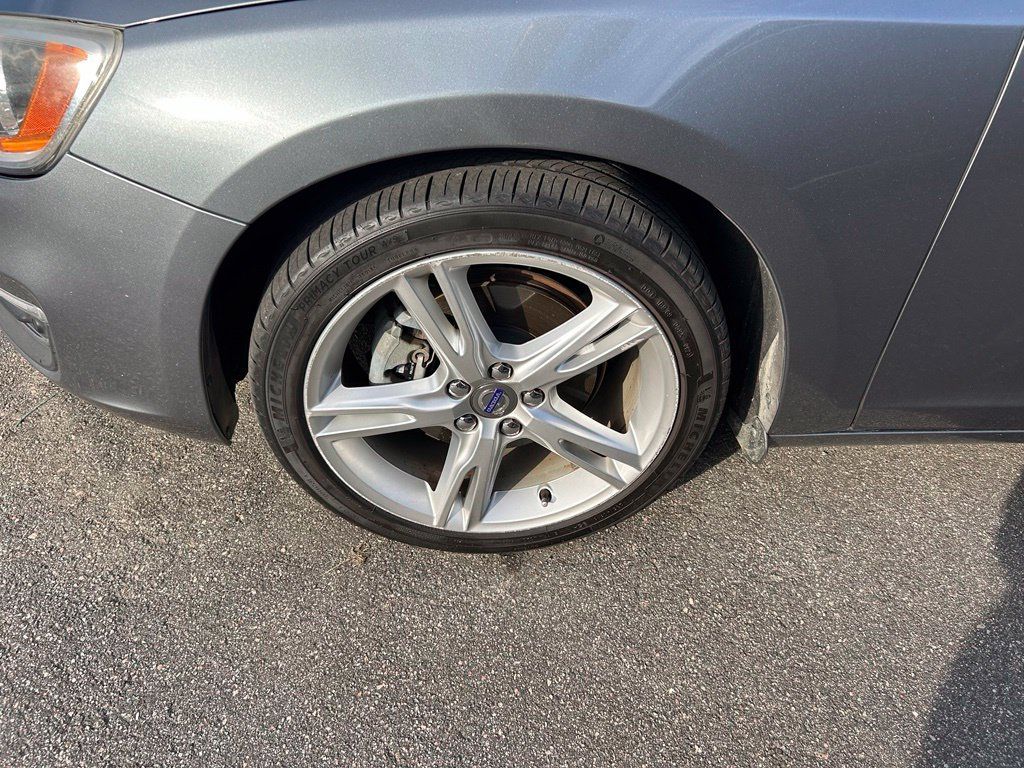 Used 2017 Volvo V60 T5 Premier w/ Convenience Package FWD image 5