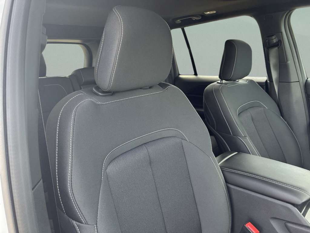 New 2025 Jeep Grand Cherokee Laredo X w/ Luxury Tech Group I RWD image 30