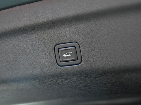 Used 2024 Chevrolet Suburban LT image 48