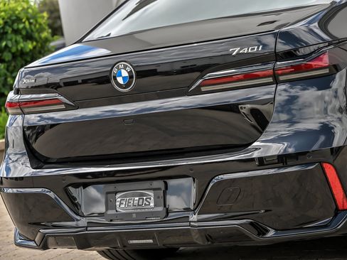 Used 2024 BMW 740i xDrive w/ Premium Package AWD/4WD image 15