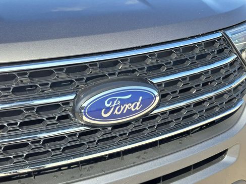 Used 2023 Ford Explorer XLT w/ Equipment Group 202A image 10