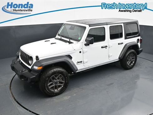 Used 2025 Jeep Wrangler Unlimited Sport AWD/4WD image 18