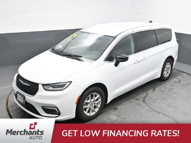 Used 2024 Chrysler Pacifica Touring-L FWD image 23