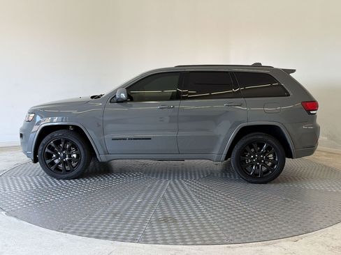 Used 2021 Jeep Grand Cherokee Laredo X AWD/4WD image 2