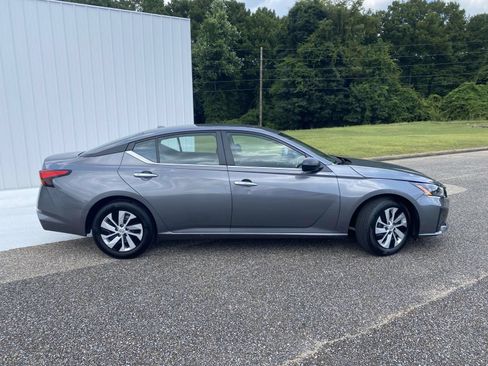 Used 2025 Nissan Altima 2.5 S FWD image 8