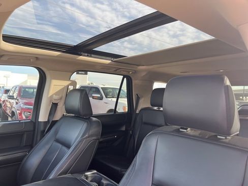 Used 2023 Ford Expedition XLT image 13