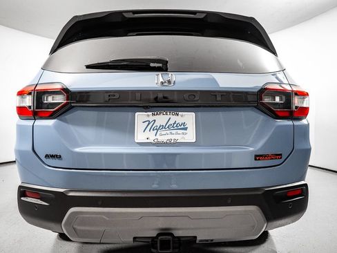 Used 2025 Honda Pilot TrailSport image 9