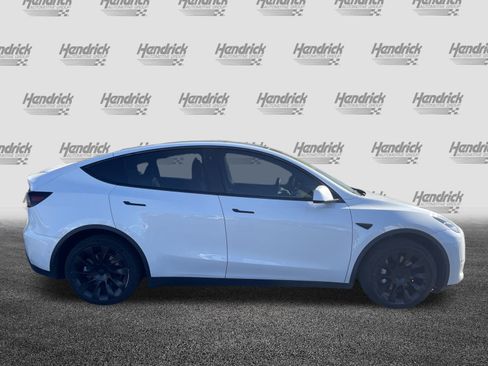Used 2021 Tesla Model Y Long Range image 11