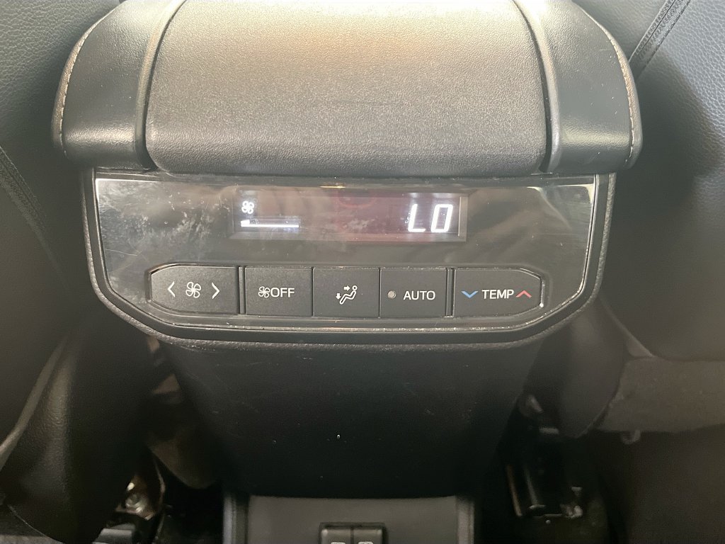 Used 2022 Toyota Highlander XSE FWD image 27