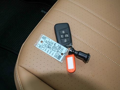 Used 2024 Volkswagen Tiguan SE R-Line AWD/4WD image 26