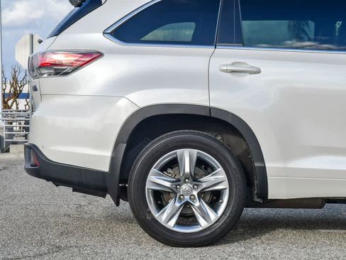 Used 2015 Toyota Highlander Limited Platinum image 10
