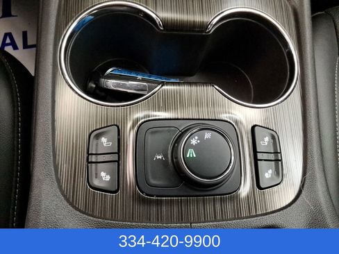 Used 2023 GMC Acadia SLT image 28