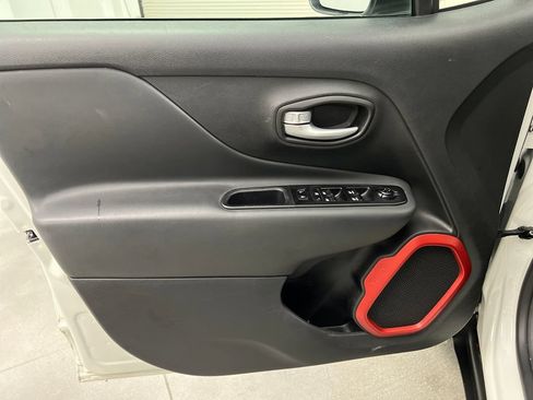 Used 2023 Jeep Renegade Trailhawk AWD/4WD image 14