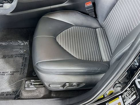Used 2023 Toyota Highlander XSE FWD image 18