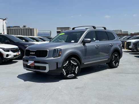 Used 2025 Kia Telluride EX FWD image 2