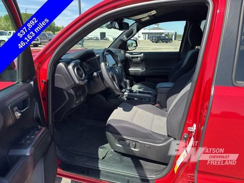 Used 2022 Toyota Tacoma TRD Sport AWD/4WD image 17