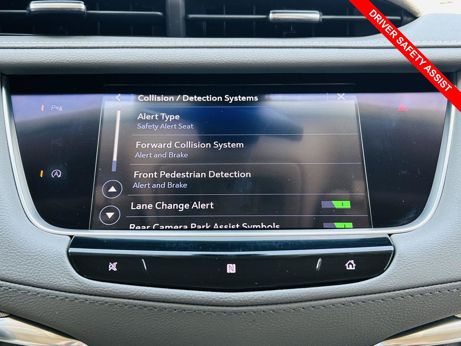 Used 2020 Cadillac XT5 Premium Luxury w/ LPO, Floor Liner Package FWD image 9