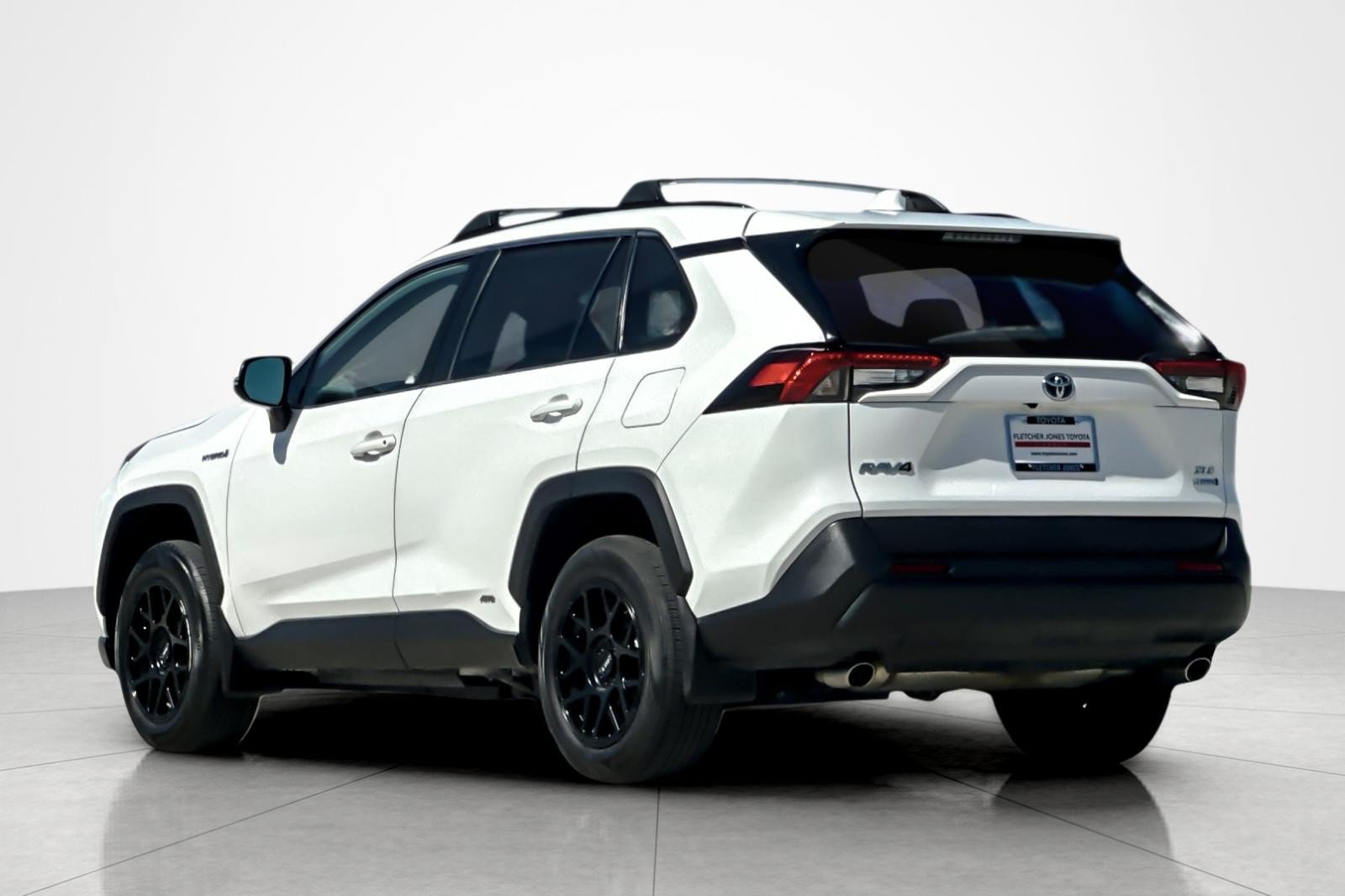 Certified 2021 Toyota RAV4 XLE w/ XLE Grade Weather Package AWD/4WD image 3