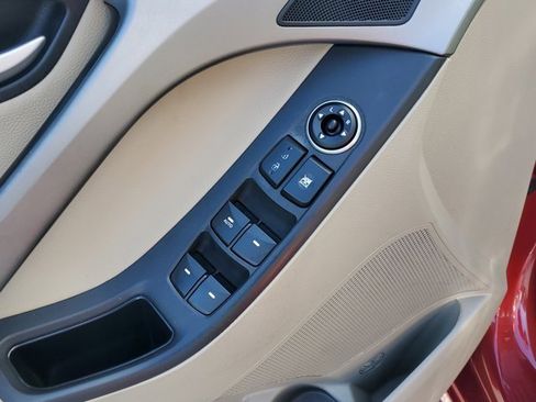 Used 2016 Hyundai Elantra Limited w/ Option Group 04 image 16