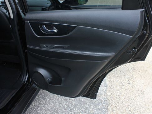 Used 2017 Nissan Rogue SL image 36