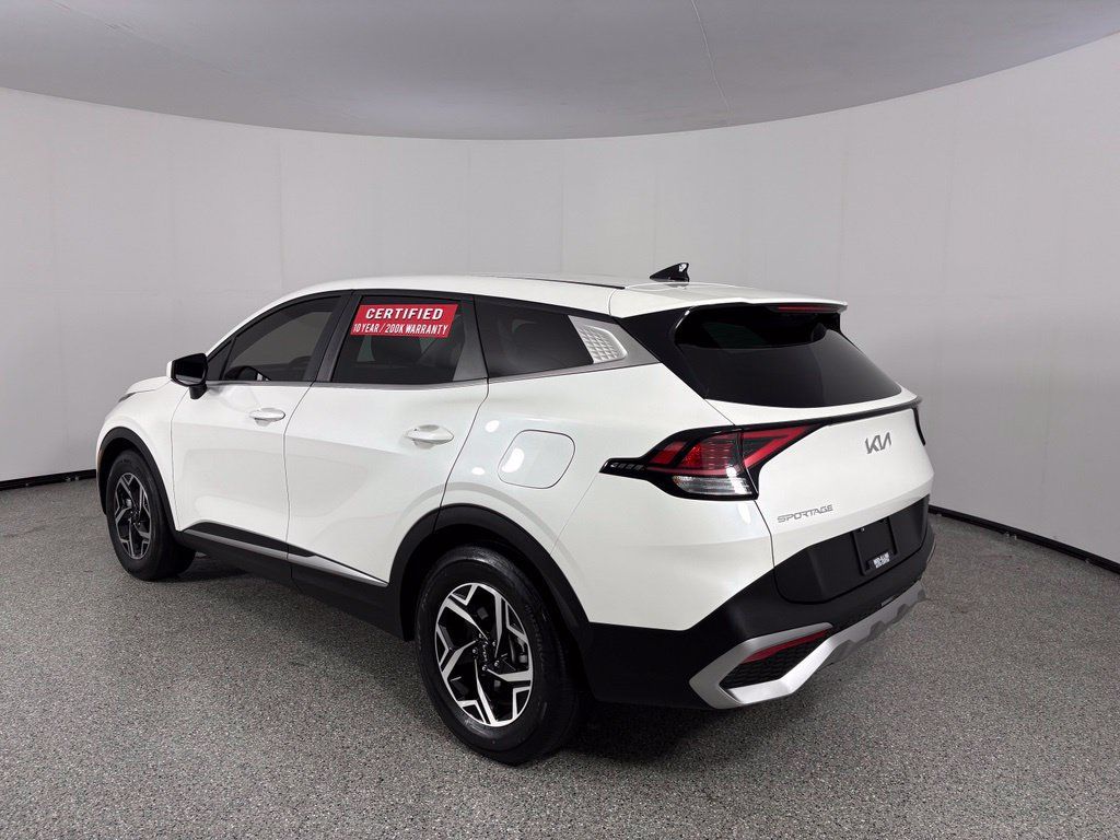Used 2025 Kia Sportage LX FWD image 5
