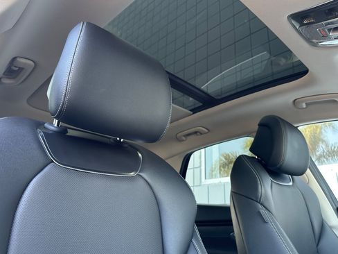 Used 2023 Genesis GV70 2.5T w/ Select Package image 18