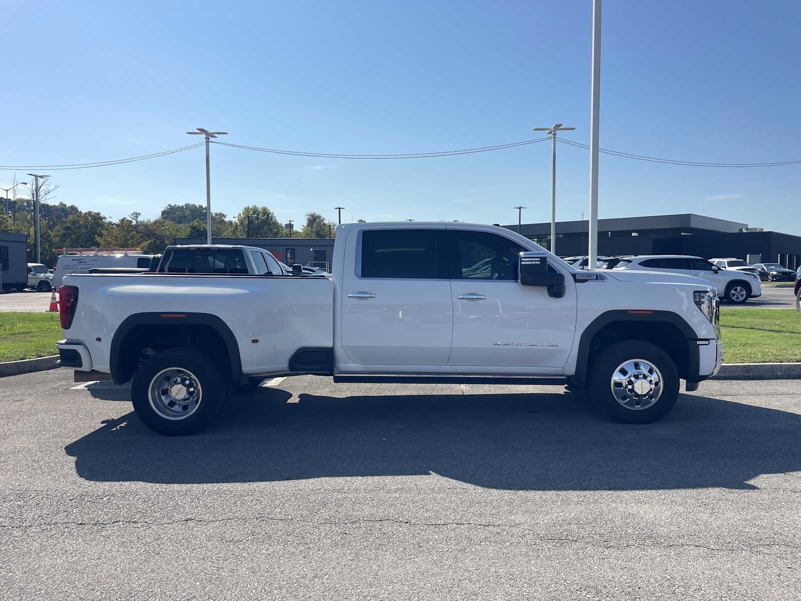 Used 2024 GMC Sierra 3500 Denali w/ Denali Reserve Package AWD/4WD image 4