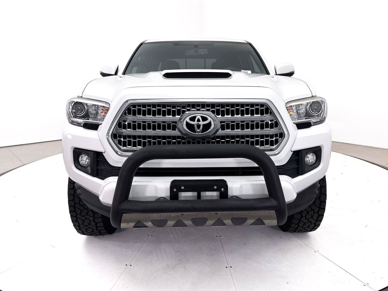 Used 2017 Toyota Tacoma TRD Sport w/ Tow Package (A/T) AWD/4WD image 11