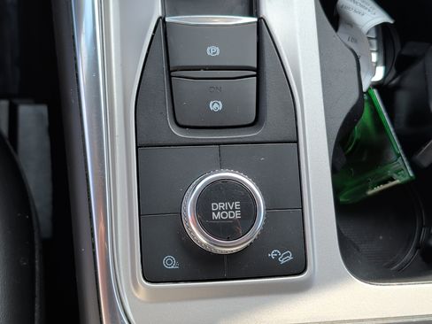 Used 2022 Ford Explorer XLT w/ Equipment Group 202A AWD/4WD image 30