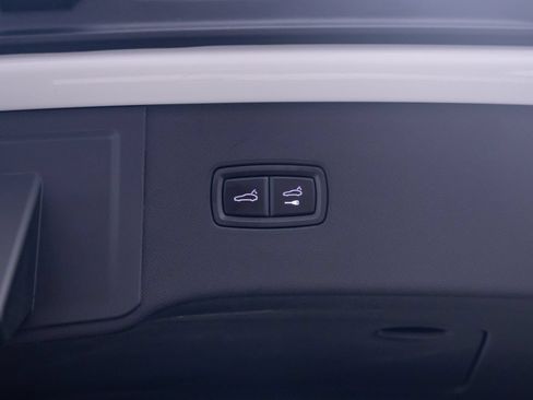 Certified 2024 Porsche Cayenne AWD/4WD image 32