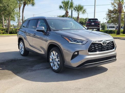 New 2026 Toyota Highlander Limited AWD/4WD image 3