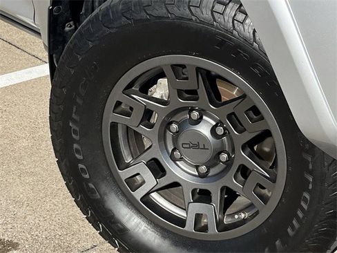 Used 2020 Toyota 4Runner Venture image 10