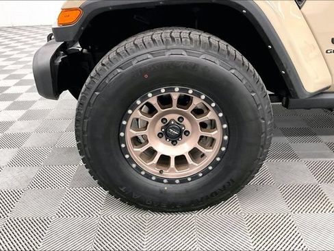 Used 2022 Jeep Gladiator Sport AWD/4WD image 10