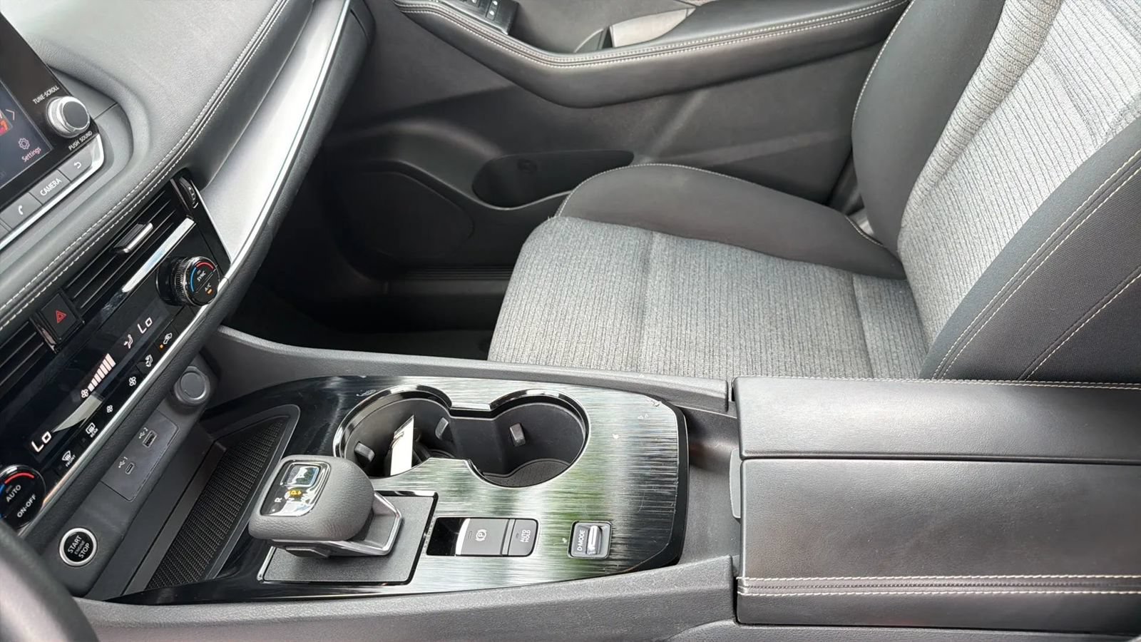Used 2021 Nissan Rogue SV FWD image 14