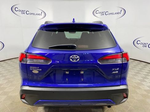 Used 2024 Toyota Corolla Cross XLE image 5