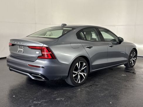 Used 2021 Volvo S60 T8 R-Design Expression image 8