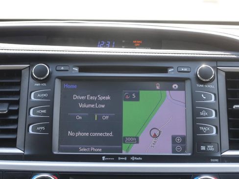 Used 2019 Toyota Highlander XLE image 19