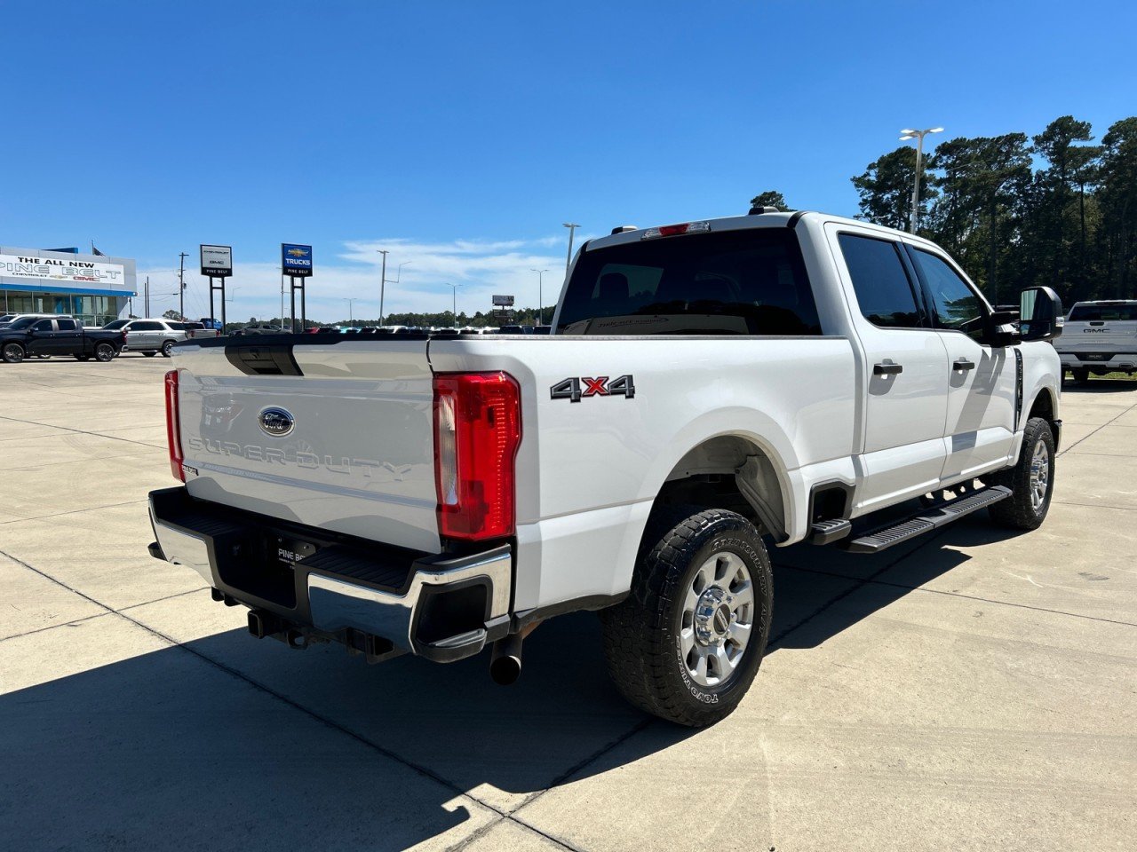 Used 2023 Ford F250 XLT AWD/4WD image 3